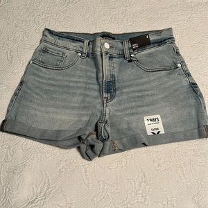 Express shortie mid-rise Jean shorts.  Size 4